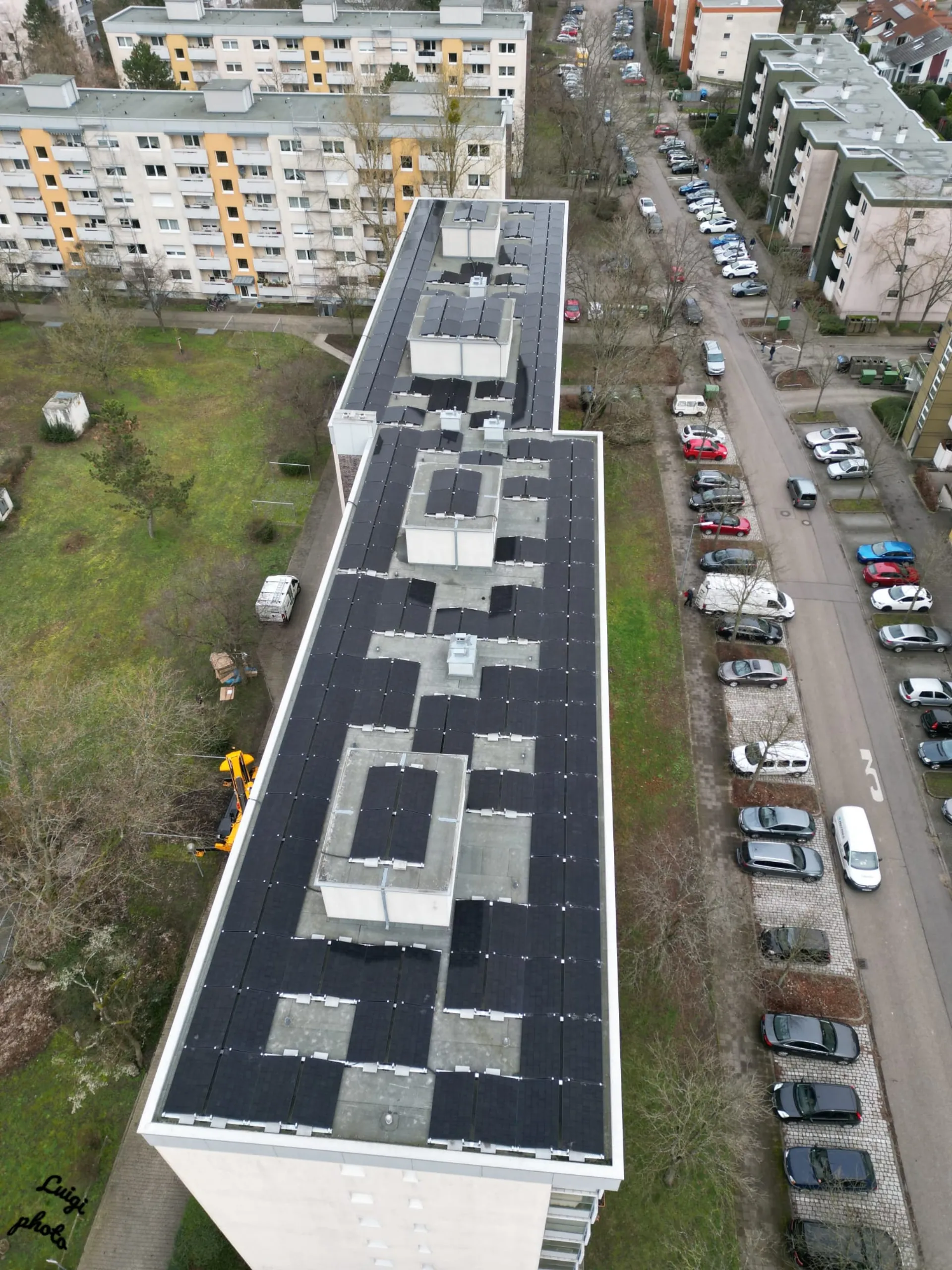 Photovoltaikanlage auf einem Mehrfamilienhaus – Freiburg im Breisgau, DE