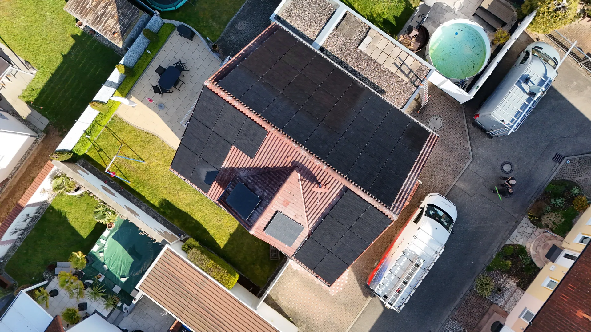 Photovoltaik auf einer komplexen Dachfläche – Ulm, DE