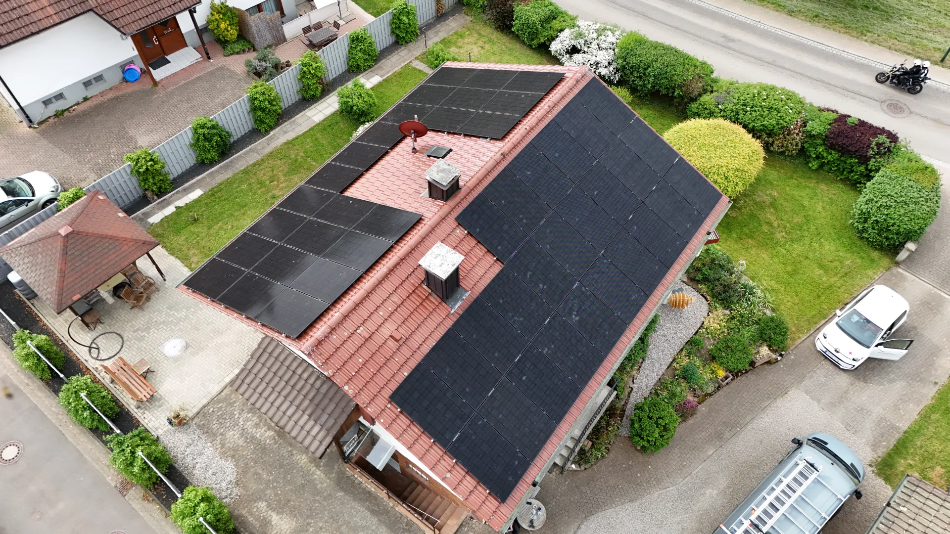 Photovoltaikmodule auf einem Walmdach