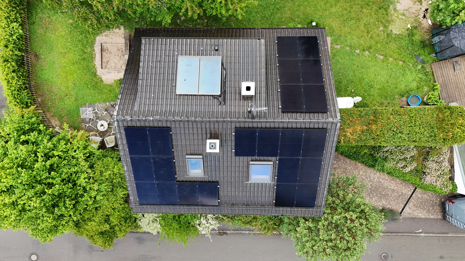 Einfamilienhaus mit voll belegter Dachfläche – Ingolstadt, DE