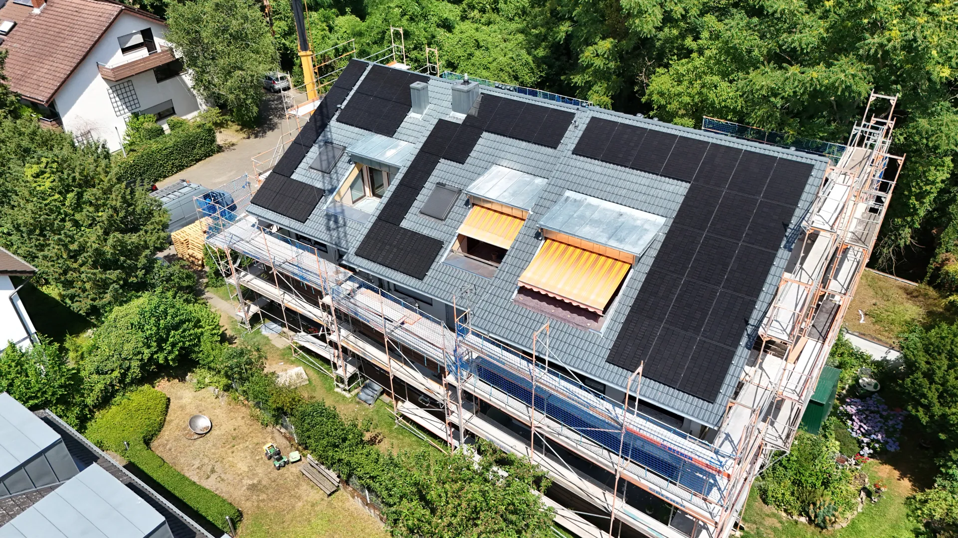 Photovoltaikanlage auf einem Mehrfamilienhaus – Baden-Baden, DE