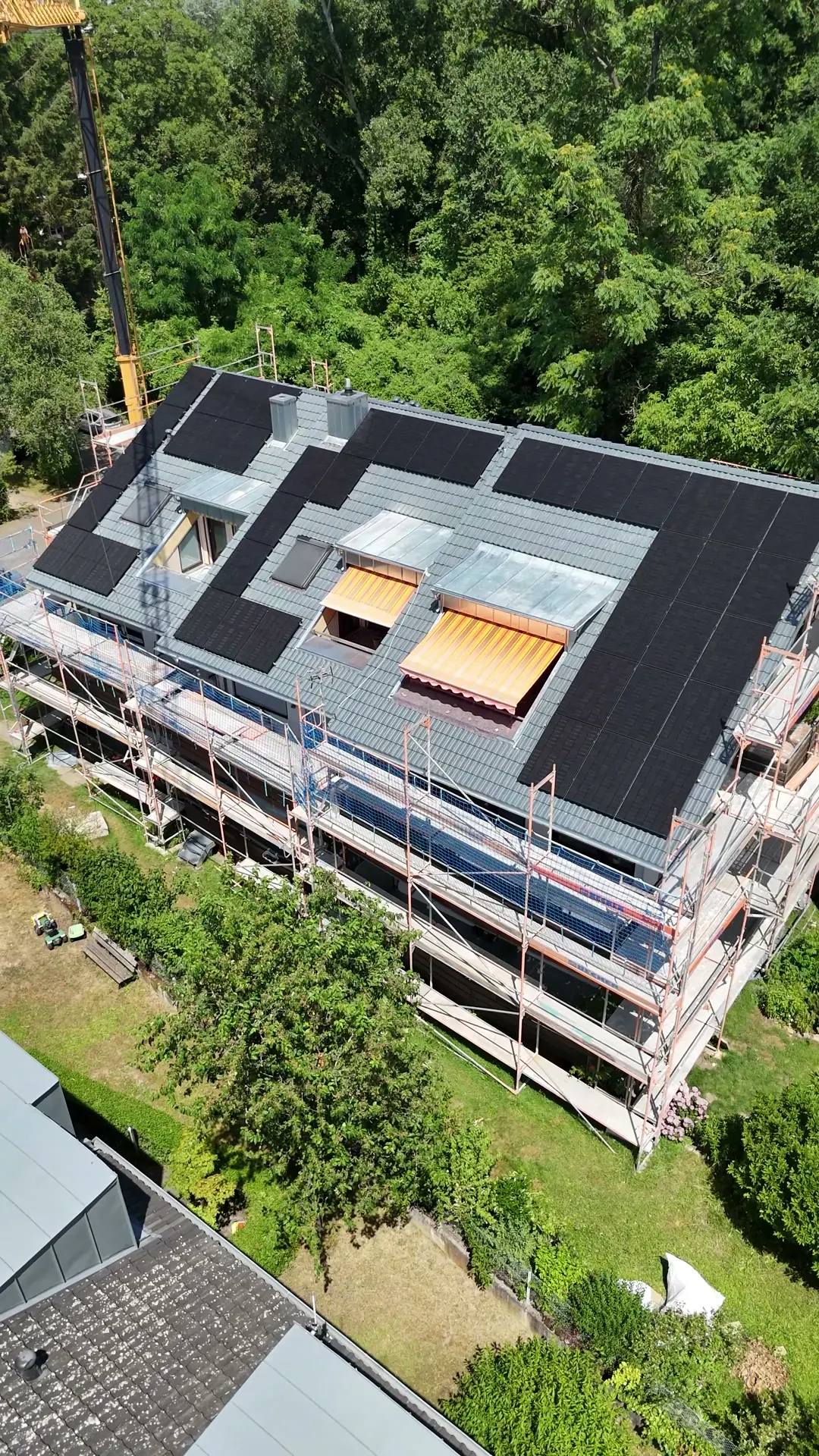 Photovoltaikanlage auf einem Mehrfamilienhaus