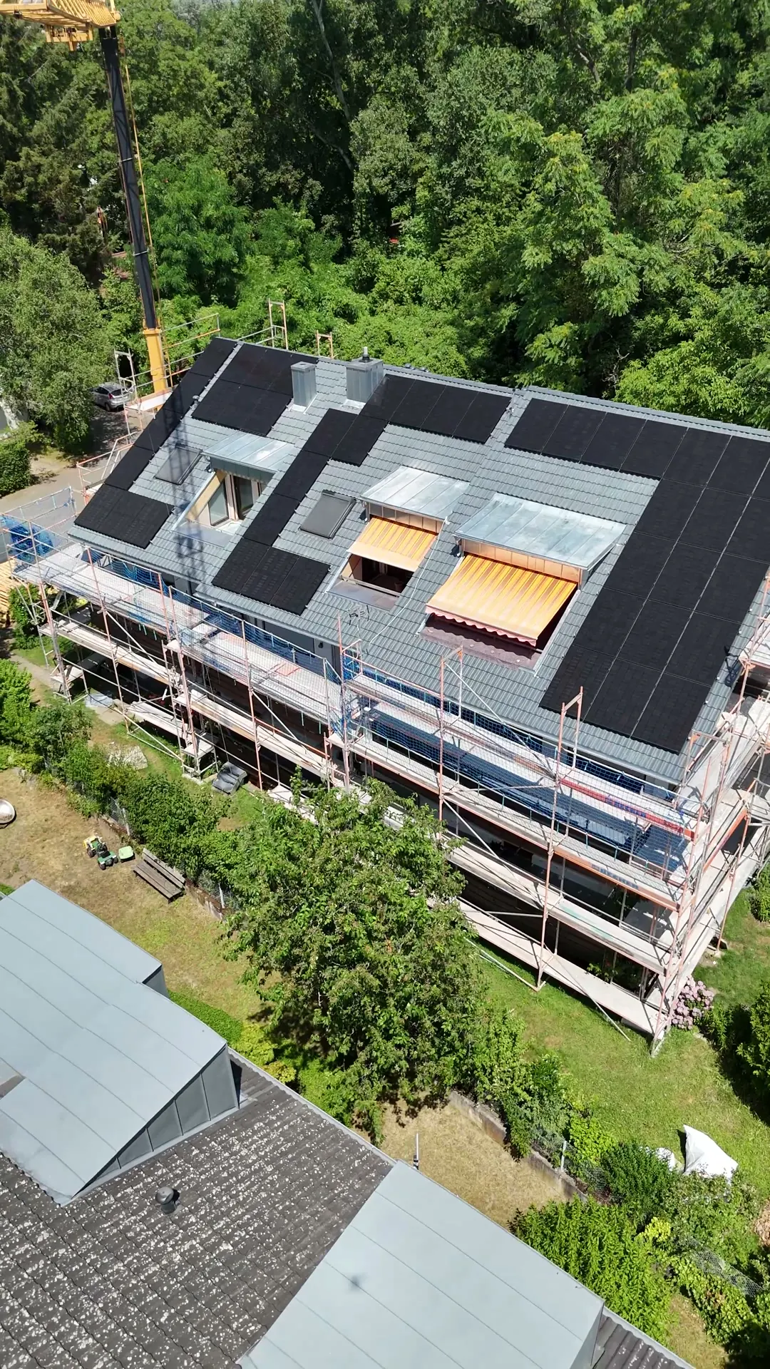 Photovoltaikanlage auf einem Mehrfamilienhaus