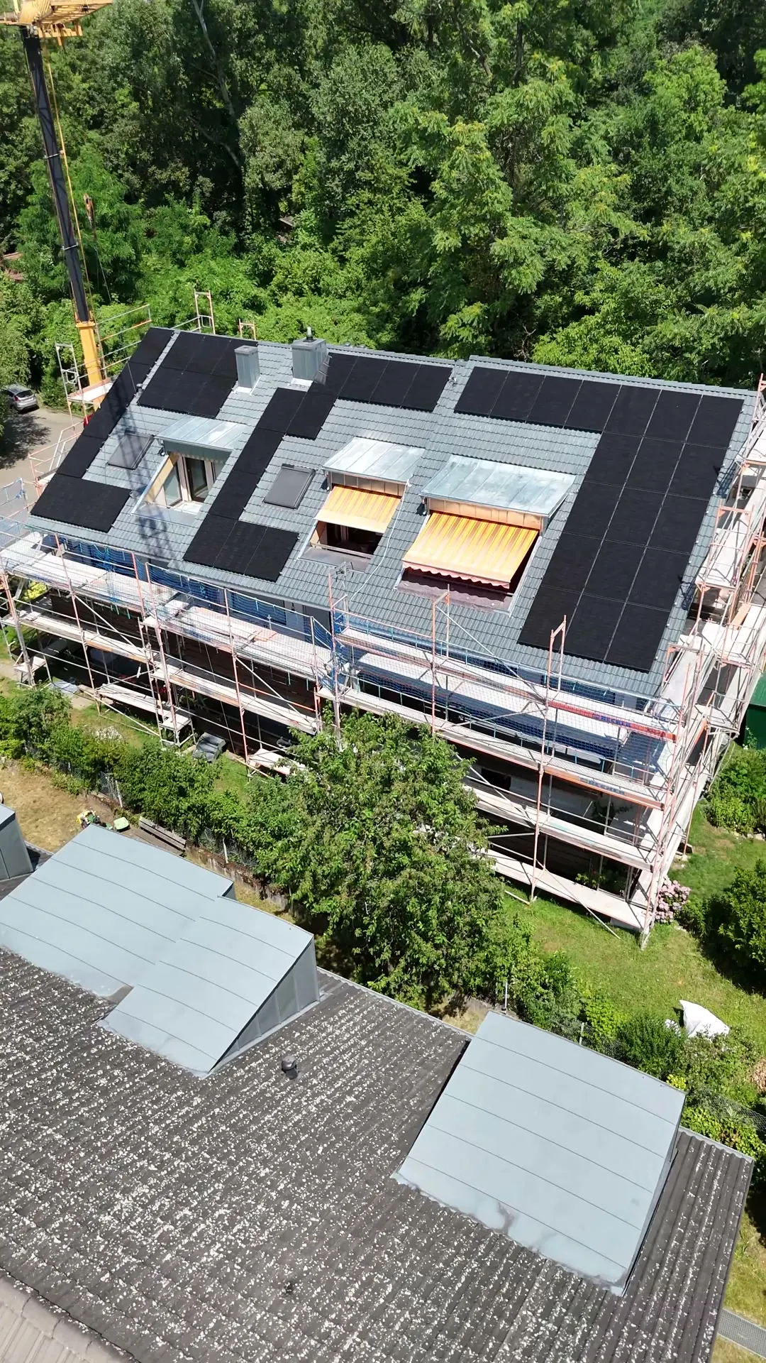 Photovoltaikanlage auf einem Mehrfamilienhaus