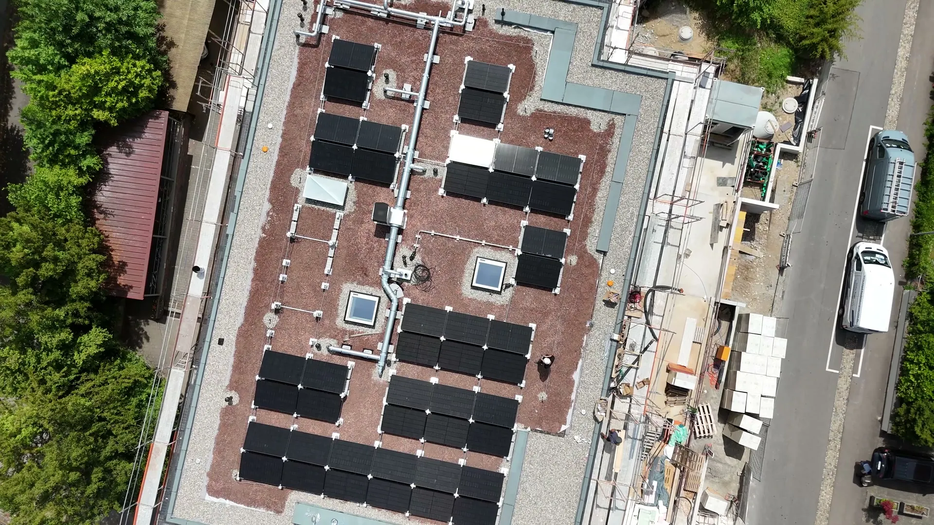 Warum sich das Outsourcing der DC-Montage von Photovoltaikanlagen lohnt