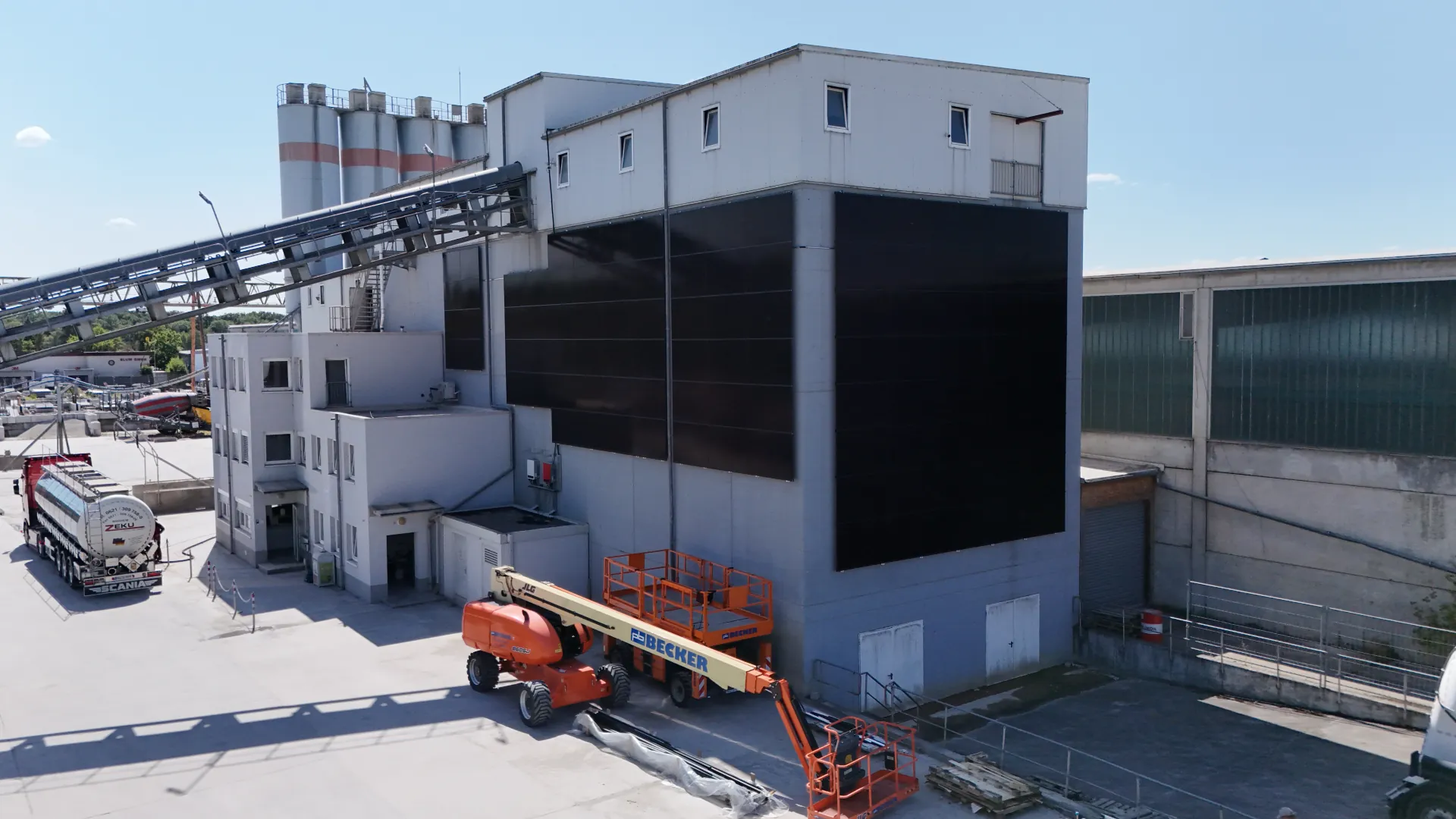 Photovoltaik-Montage auf Industriehallen – worauf es bei Großprojekten ankommt